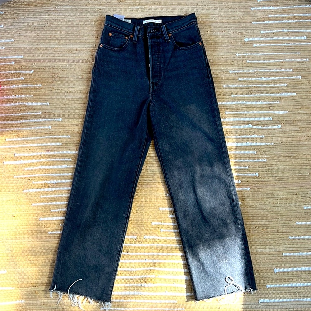 Levi’s Ribcage Straight Ankle Jeans in Faded Black size 25